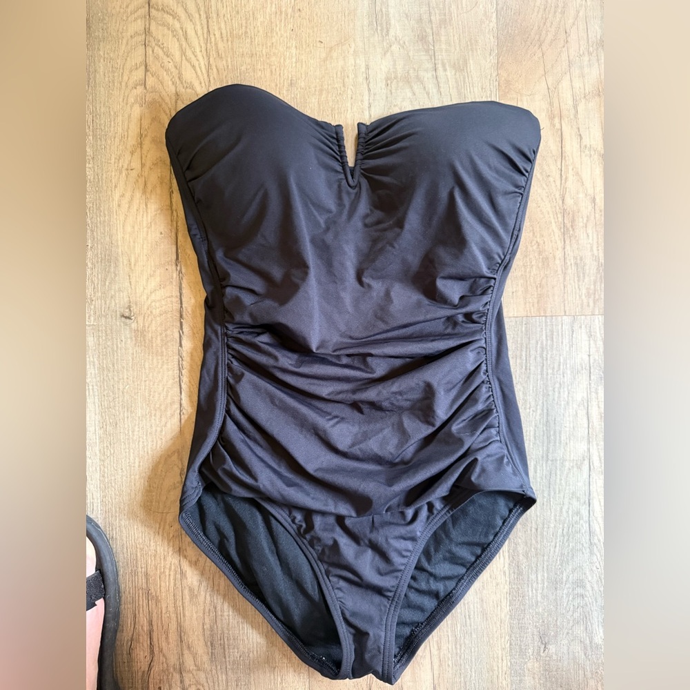 Tommy Bahama Pearl Strapless V-Front One Piece Swimsuit Black TSW31024P Size 6 - Picture 2 of 5